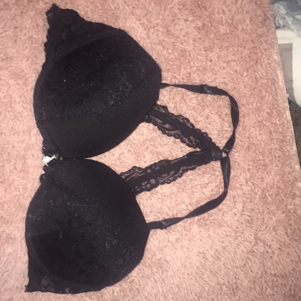 Matching front-clip lace back bra’s.